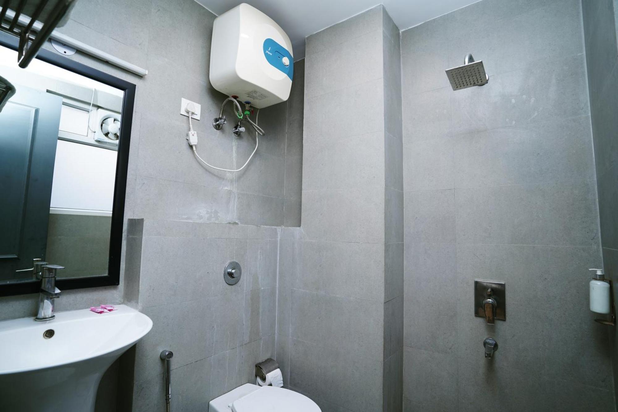 Hotel Mira Residency- Outer Ring Road, Paschim Vihar Delhi  Bagian luar foto