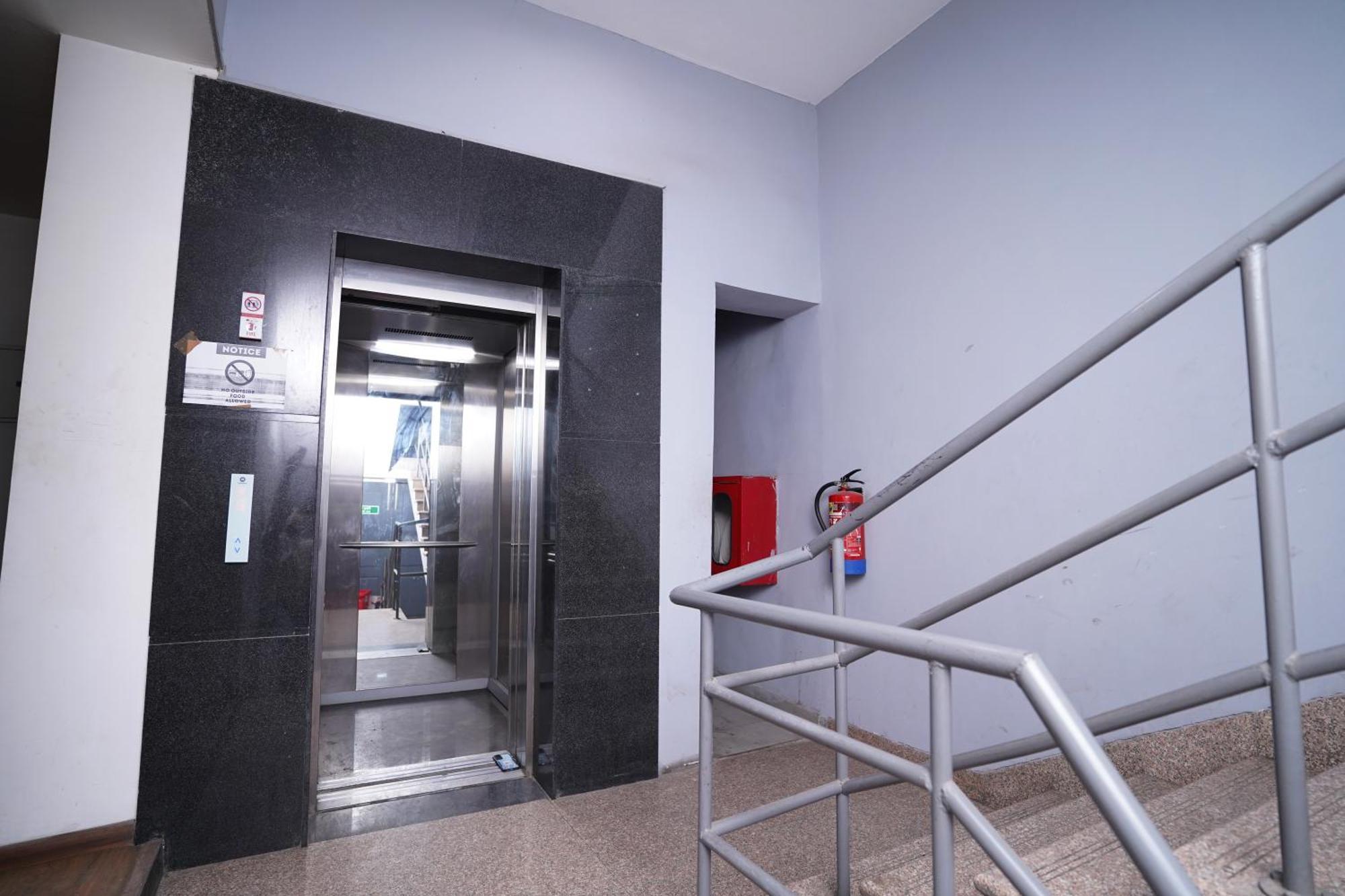Hotel Mira Residency- Outer Ring Road, Paschim Vihar Delhi  Bagian luar foto