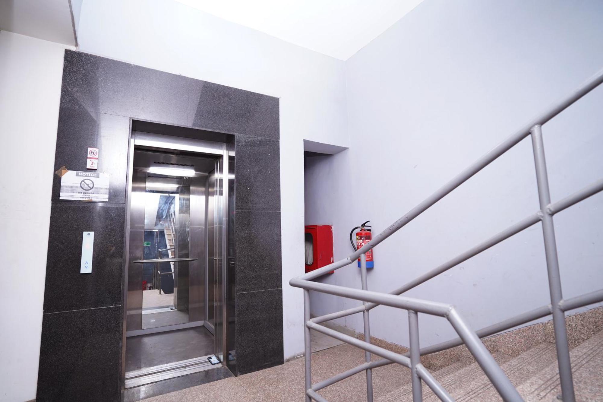 Hotel Mira Residency- Outer Ring Road, Paschim Vihar Delhi  Bagian luar foto