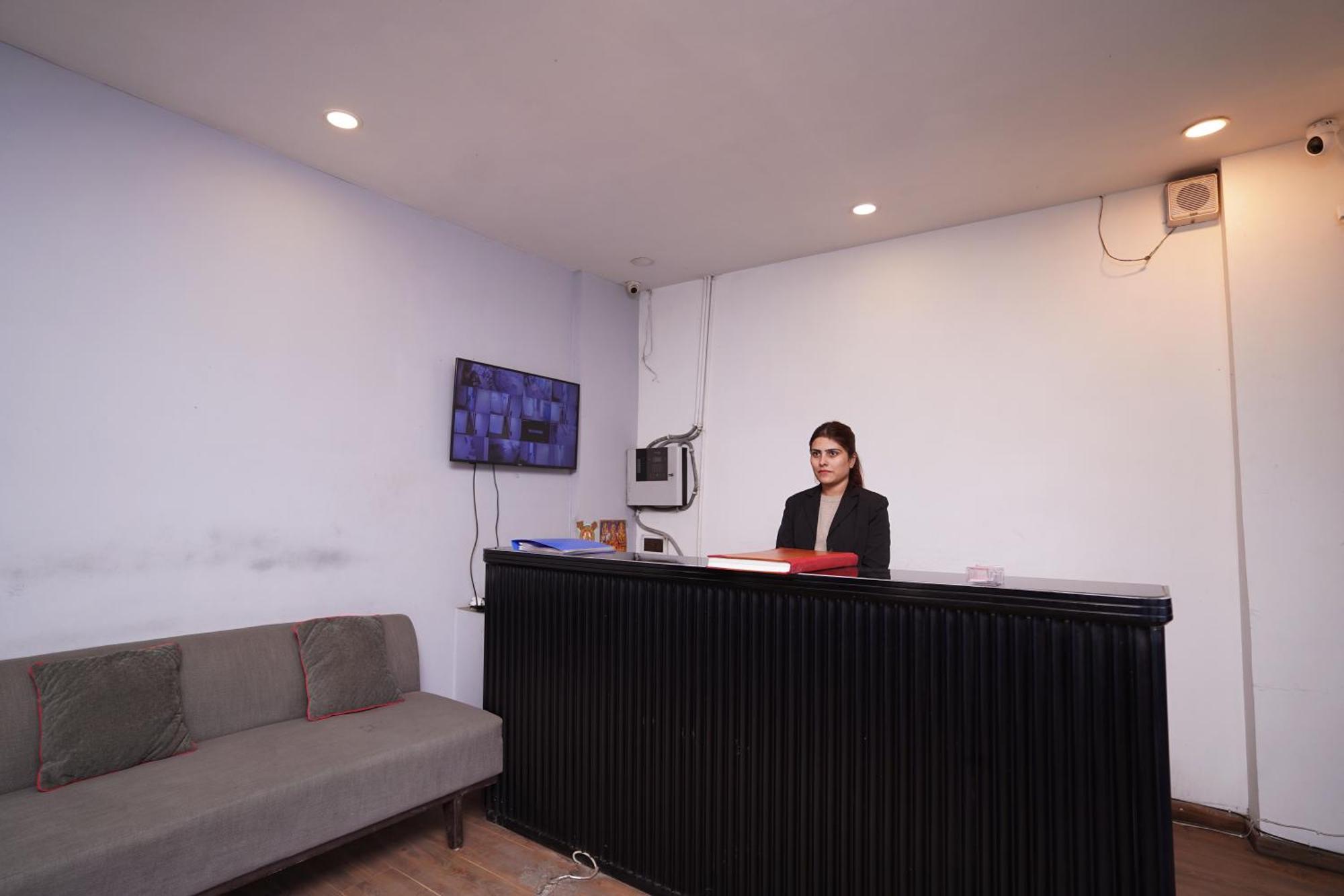Hotel Mira Residency- Outer Ring Road, Paschim Vihar Delhi  Bagian luar foto
