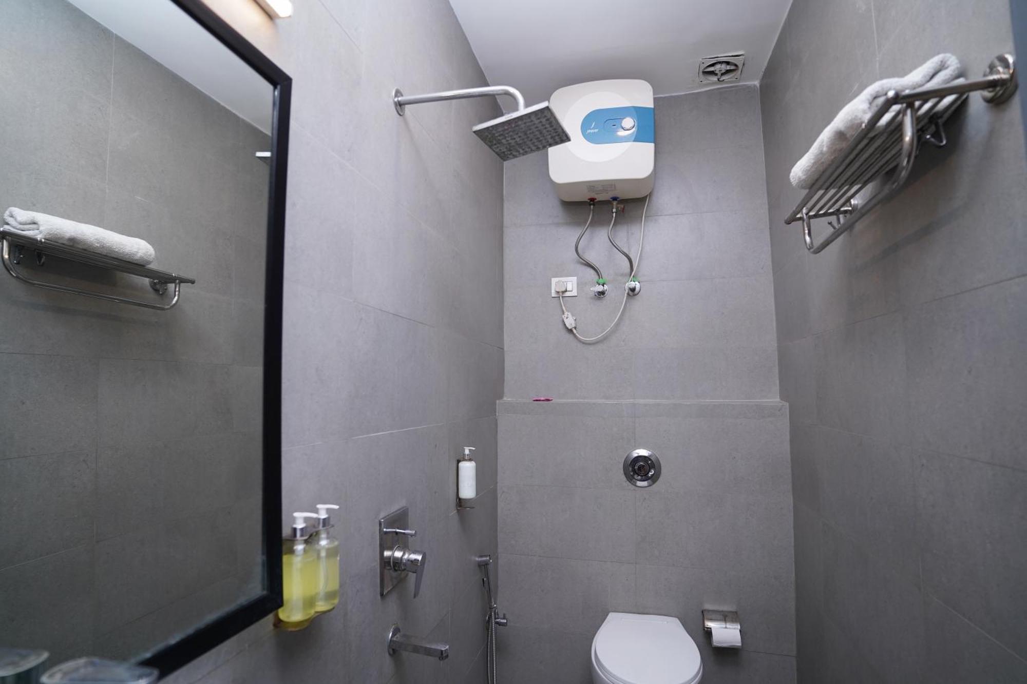 Hotel Mira Residency- Outer Ring Road, Paschim Vihar Delhi  Bagian luar foto