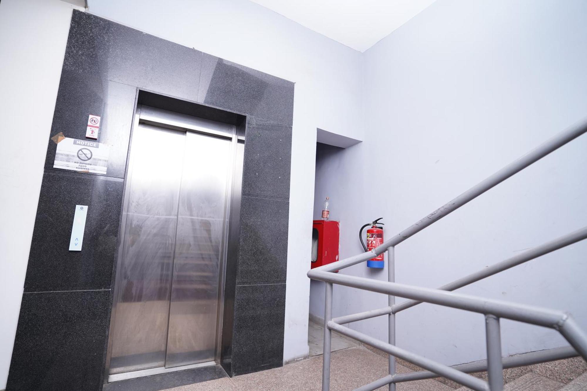 Hotel Mira Residency- Outer Ring Road, Paschim Vihar Delhi  Bagian luar foto