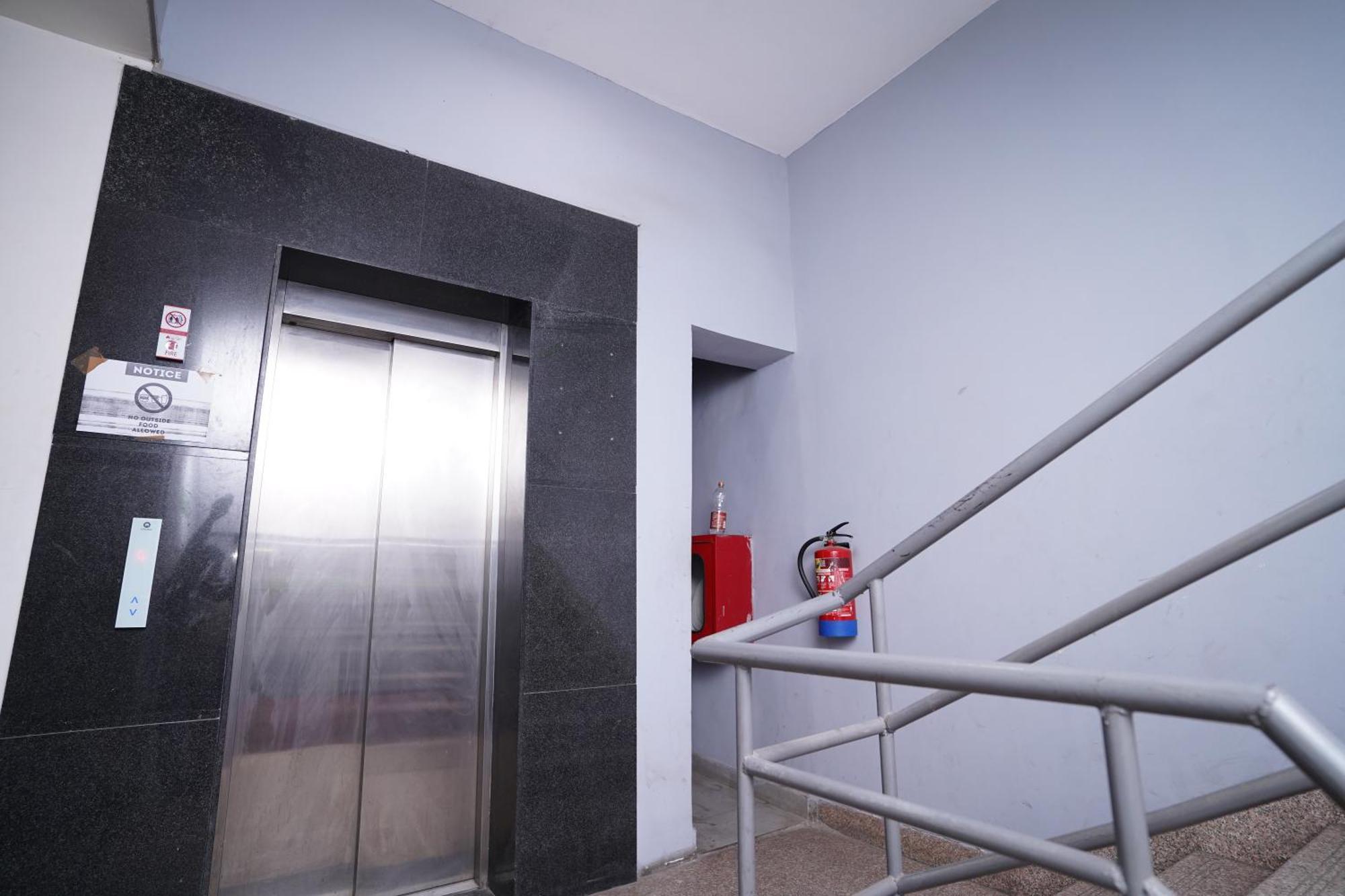 Hotel Mira Residency- Outer Ring Road, Paschim Vihar Delhi  Bagian luar foto